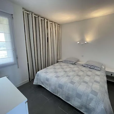 4 Pers Avec Piscine, Parking, Animaux Admis à - Fr-1-224c-324 *